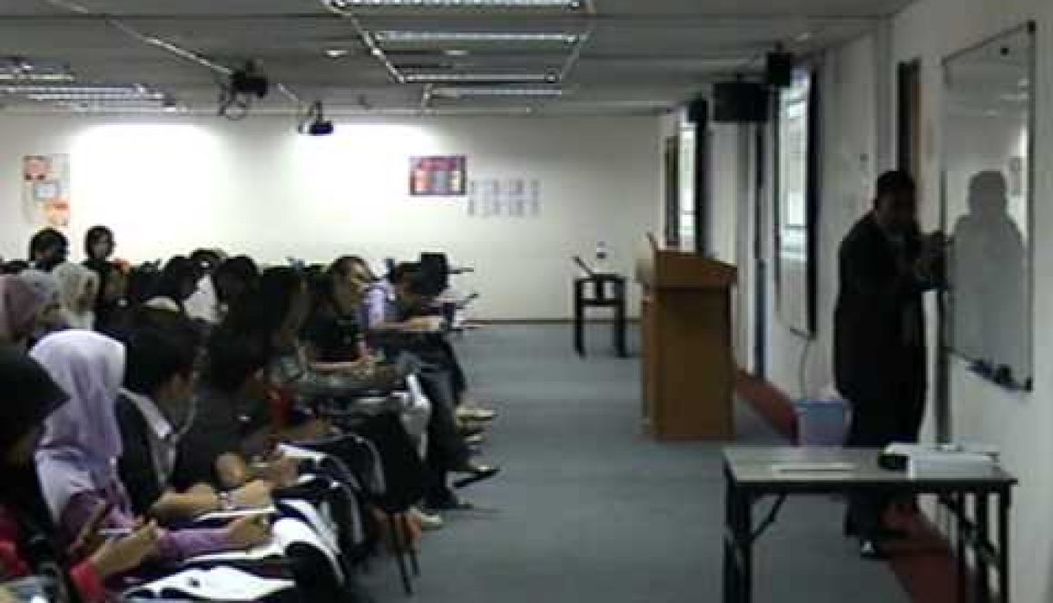 Pusat Tuisyen Rakan – Science subjects are in his finger tips