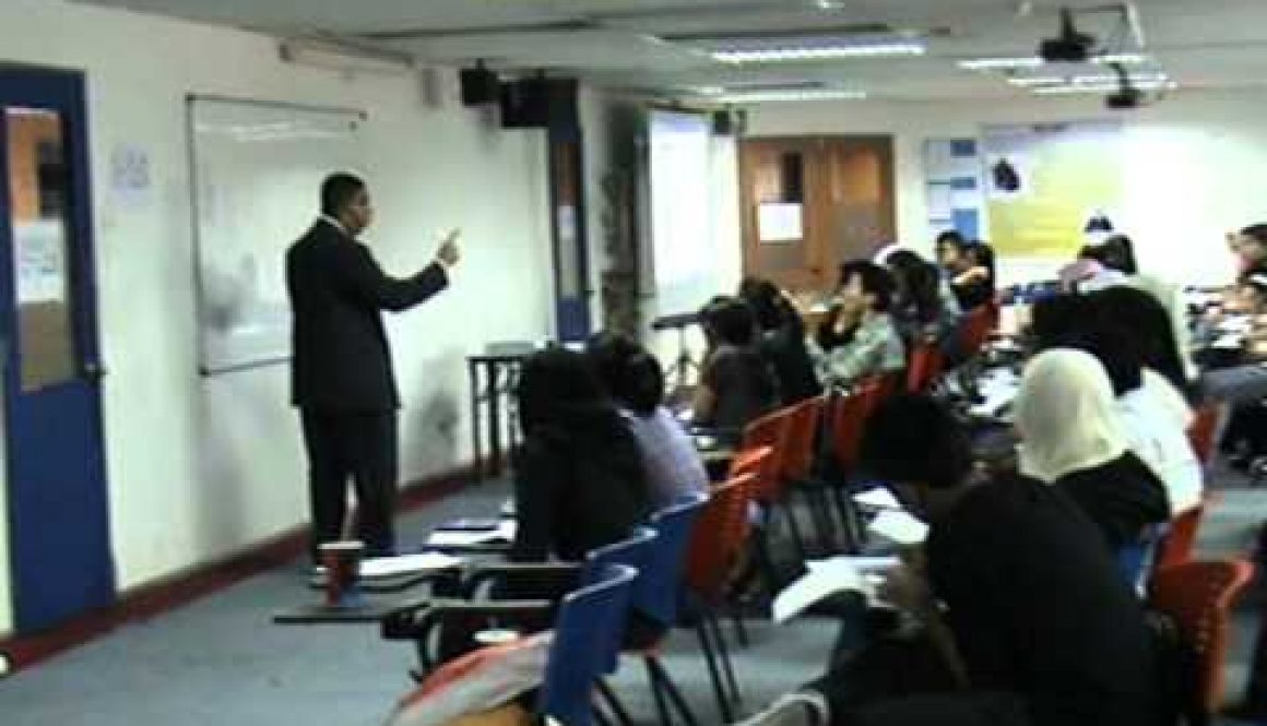 Pusat Tuisyen Rakan – Mr Vijay is really powerful and experienced teacher